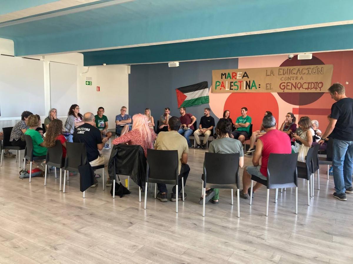 Delegados y delegadas de CCOO Enseanza durante el encierro en Bellas Artes.
