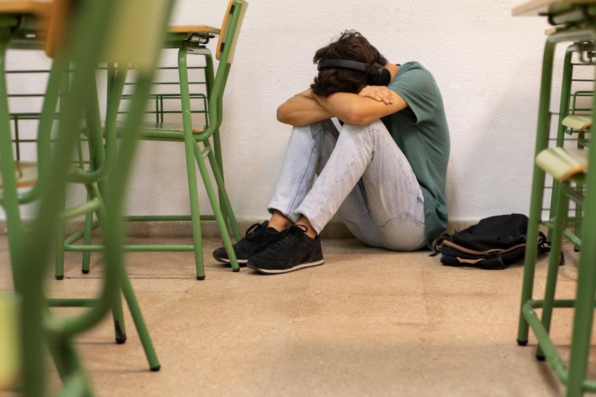 CCOO alerta del aumento de conductas autolíticas con riesgo de suicidio en los institutos madrileños (Imagen de Freepik)